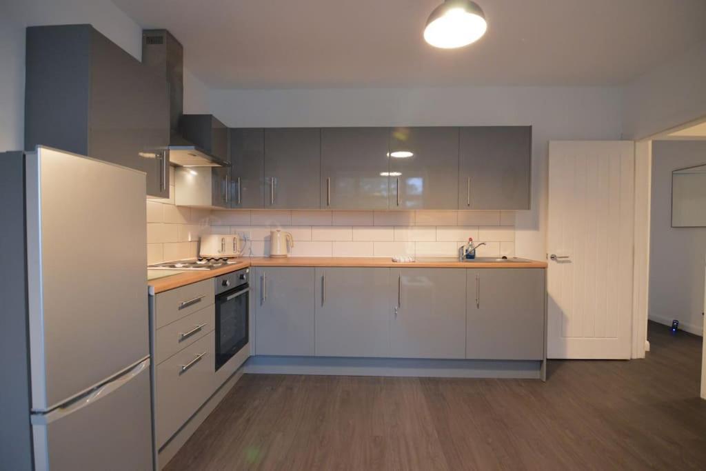 Contemporary 3 Bedroom Flat Кърколди Екстериор снимка